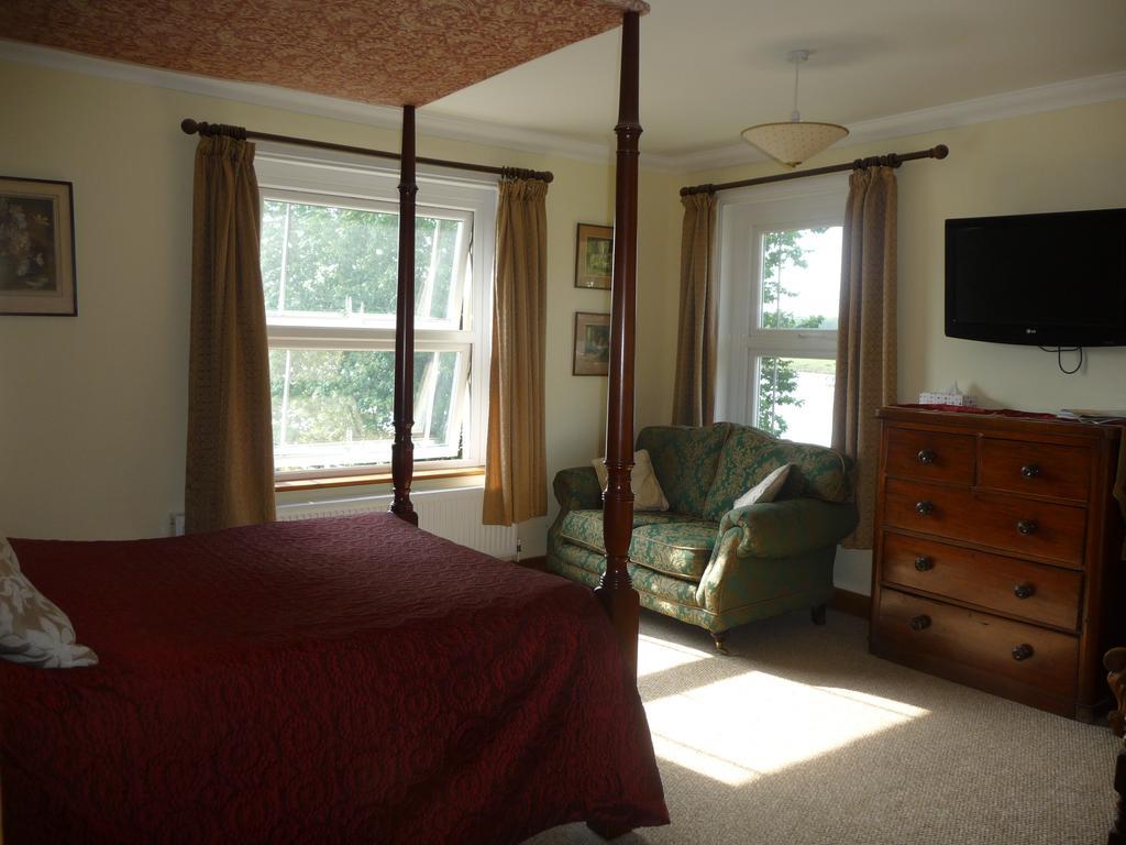 Ivy Hall Wootton Bridge  Rum bild